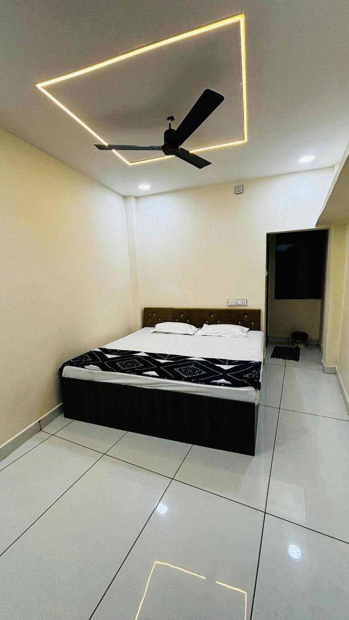 Hotel Shreenidhi Comfort Stay Ujjain Exterior photo